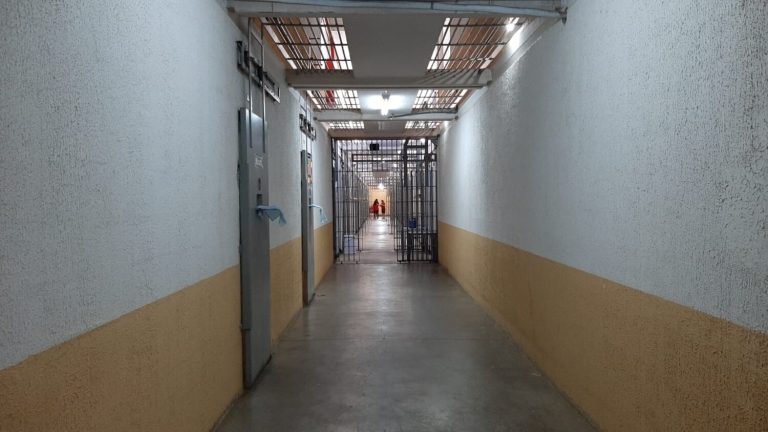 Maioria do STF é contrária à revista íntima em visitantes de presídios