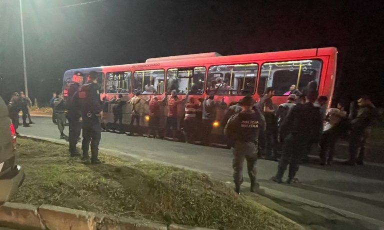Drogas são apreendidas com detentos do regime semiaberto dentro de ônibus no ES