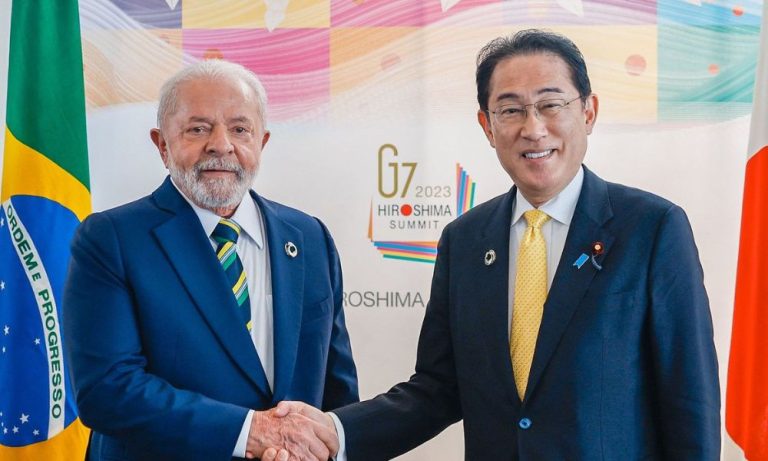 Premiê japonês promete isenção de visto para brasileiros