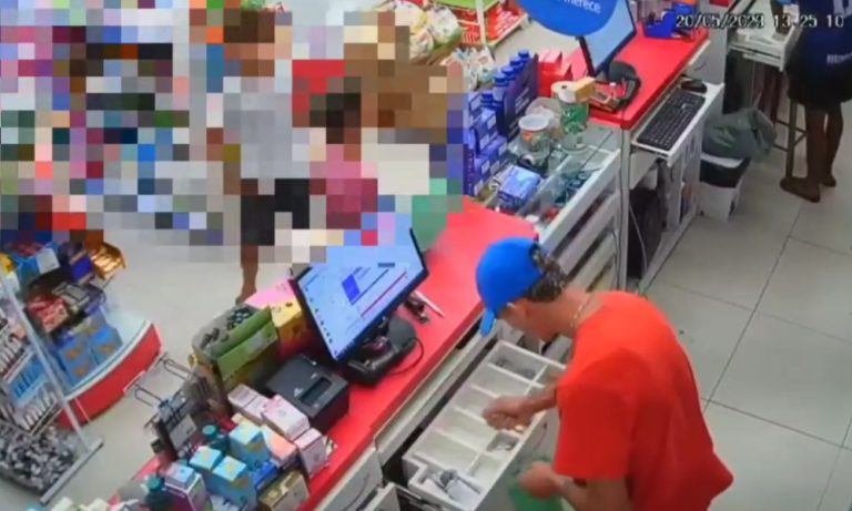Criminosos assaltam farmácia no ES e oferecem bala a crianças que estão no local