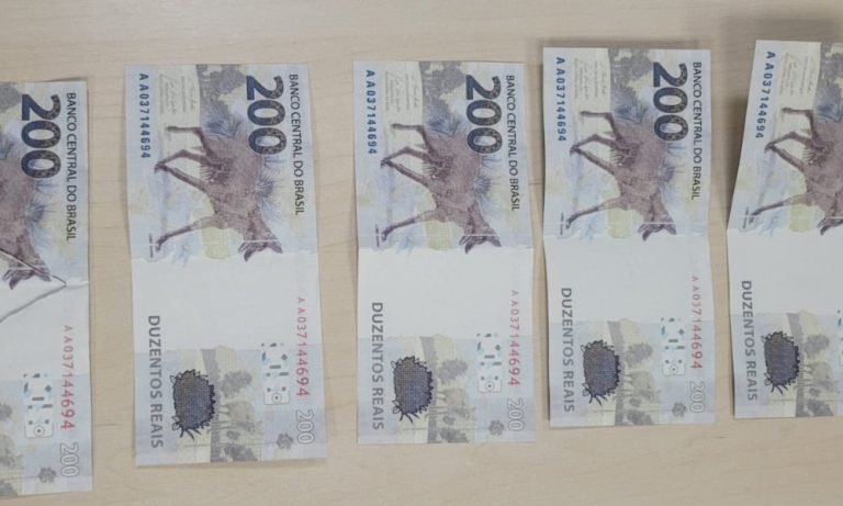 Homem é preso ao receber pelos Correios encomenda com R$ 1.000 em notas falsas