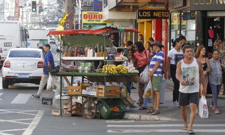 Prefeitura quer shopping para ambulantes em Cariacica