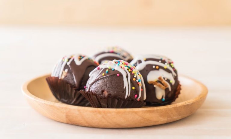 Mulher morre após comer bombons que ganhou de remetente misterioso