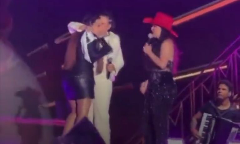 Mãe de Marília Mendonça divide palco com Maiara e Maraisa e se emociona