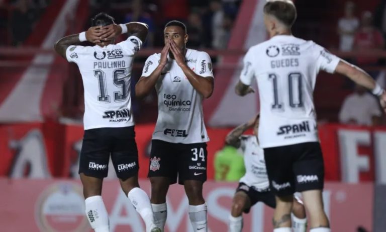 Corinthians empata com Argentinos Juniors na Libertadores