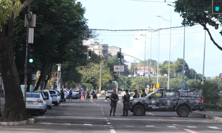 Avenida em Vitória é interditada para operação policial de escolta de dinheiro