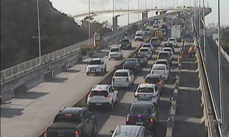 Acidentes com sete carros complicam trânsito na Terceira Ponte