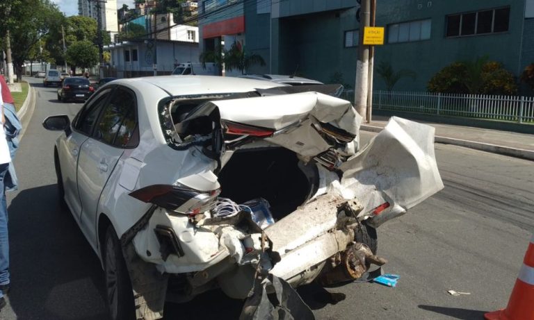 Motorista morre após bater em carro oficial do secretário de Esportes do ES