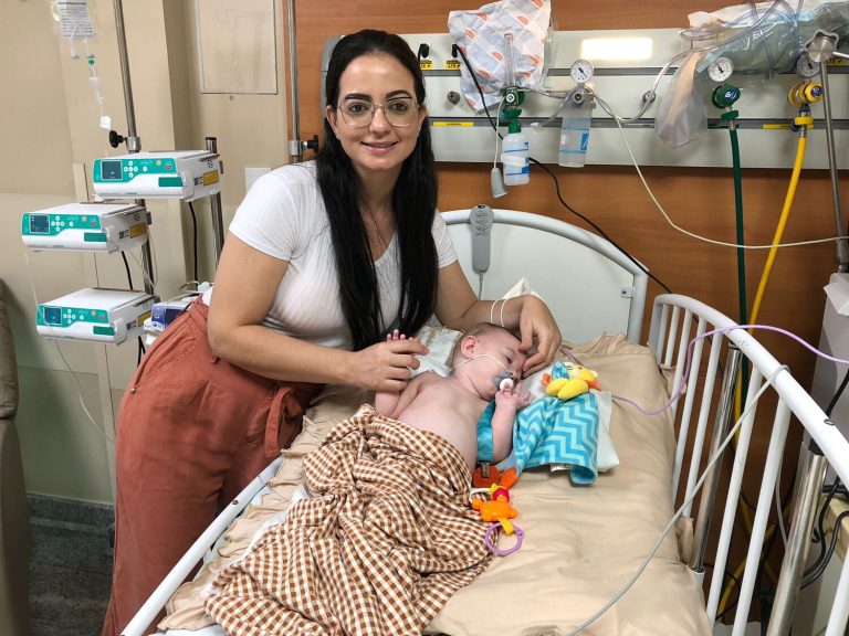 Pais lutam pelo remédio mais caro do mundo para salvar vida de bebê