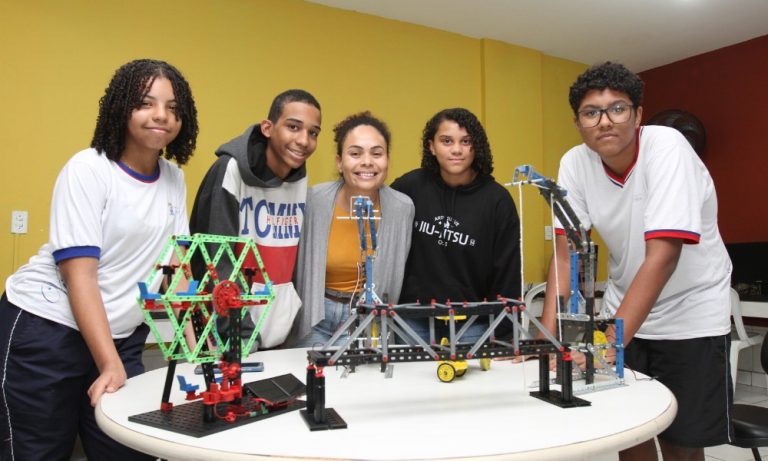 Programação de graça para crianças e jovens em feira de inovação em Vitória
