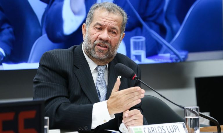 Pressão contra cobrança abusiva a aposentados
