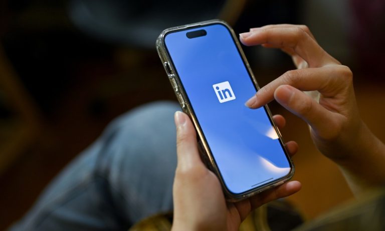 LinkedIn demite mais de 700 funcionários e encerra aplicativo na China