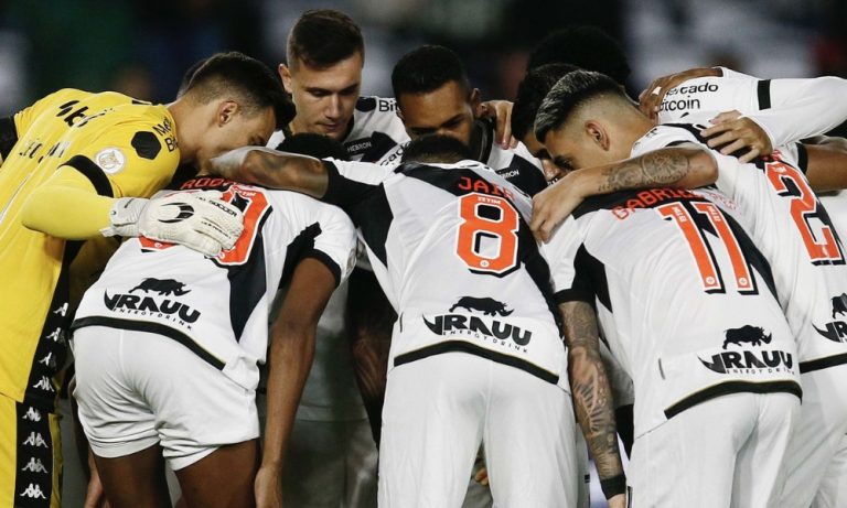 Vasco sai atrás, busca empate com Coritiba, mas aumenta sequência ruim