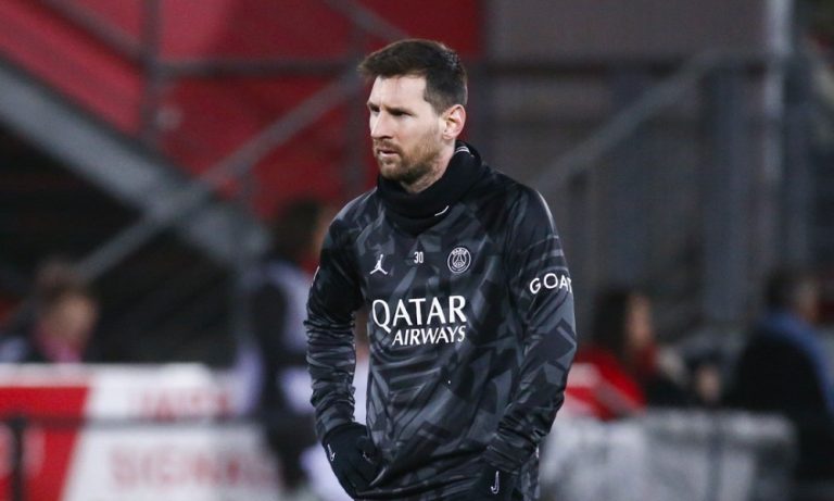 Em volta ao PSG, Messi recebe vaias, passa em branco e vê goleada sobre Ajaccio