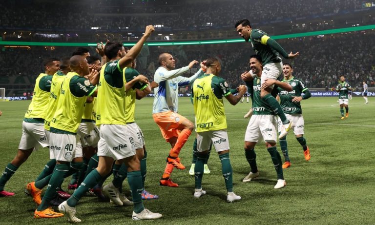 Palmeiras e Red Bull Bragantino empatam em jogo com golaço