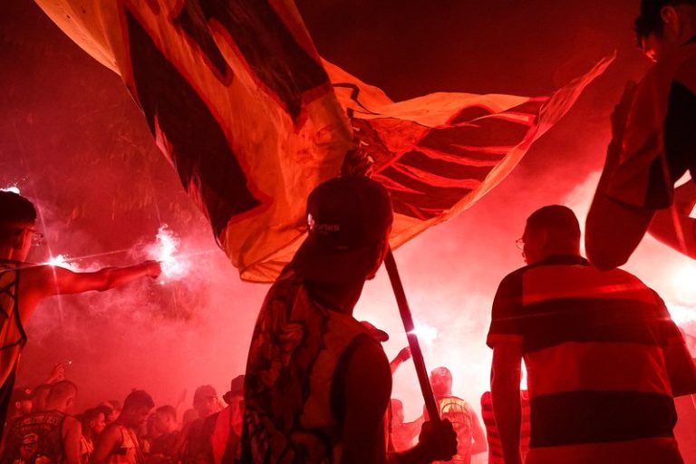 Charangas e bandeirões com mastro liberados nos jogos em Pernambuco