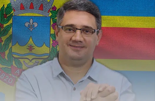 Prefeito de Alegre cai de escada e é hospitalizado