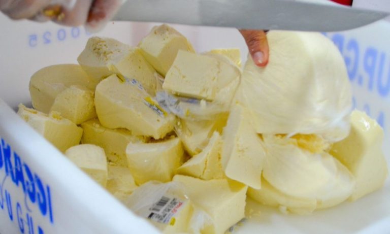 Vigilância recolhe 40 quilos de queijo irregular em supermercados de Linhares