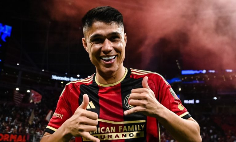 Flamengo anuncia acordo com o atacante Luiz Araújo até 2027