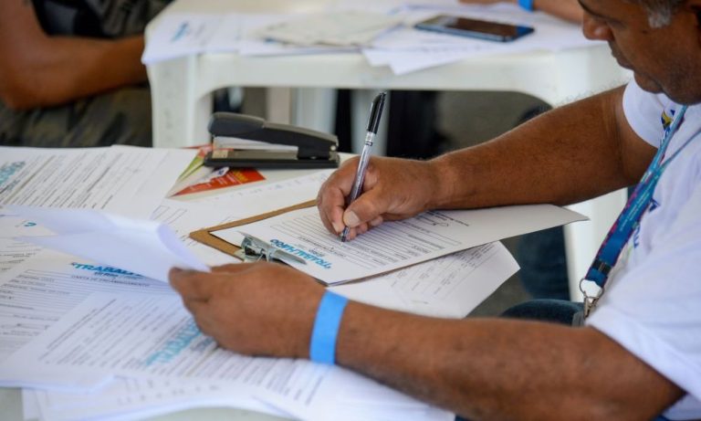 Número de trabalhadores com mais de 50 anos dobra no país
