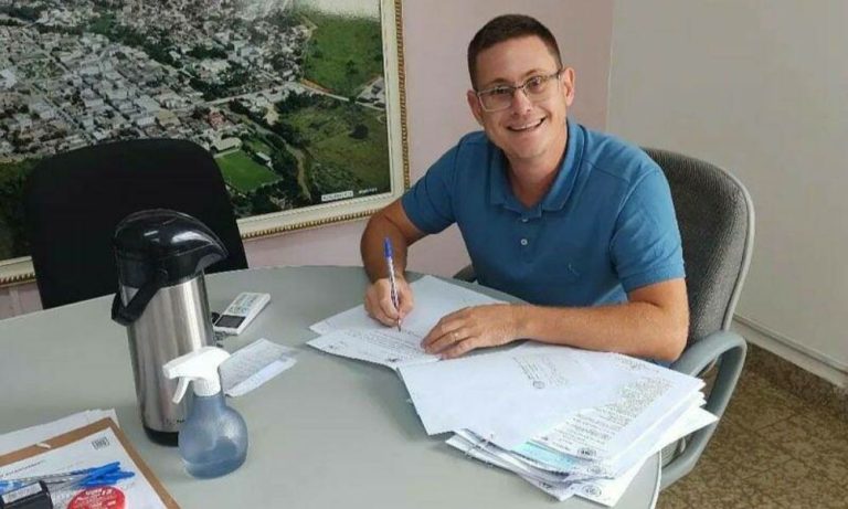 Prefeito e vice ficam livres de cassação