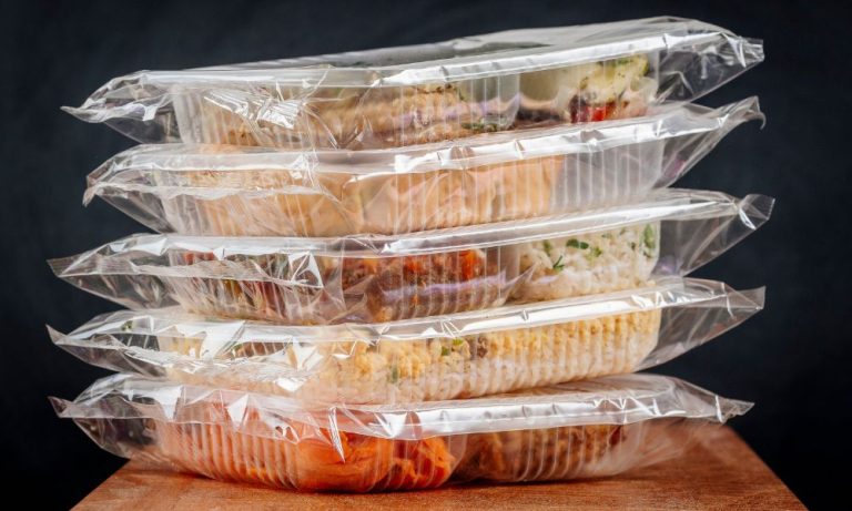 Sete pessoas em situação de rua passam mal após comer marmitas doadas em SP