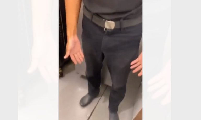 Trabalhador de fast food urina na roupa por não poder ir ao banheiro