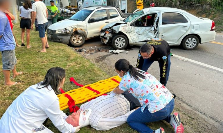Prefeito de cidade do ES fica ferido após acidente na BR-101