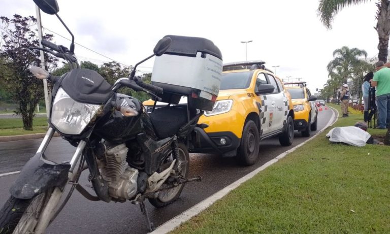 Motociclista morre em acidente na Avenida Fernando Ferrari, em Vitória