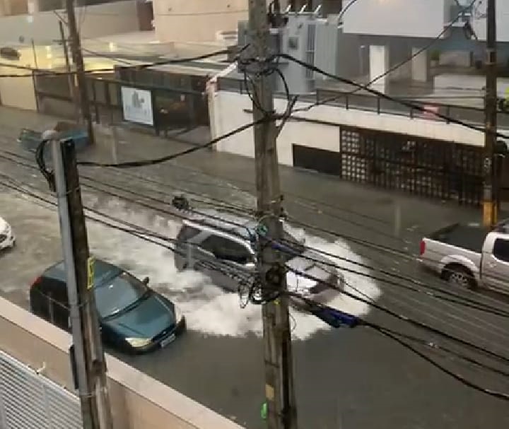 Prefeito do Recife pede para que as pessoas evitem deslocamentos