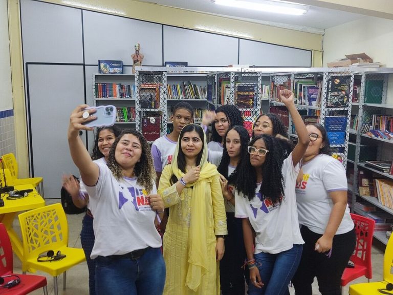 Vencedora do Nobel da Paz, Malala visita projeto em Pernambuco