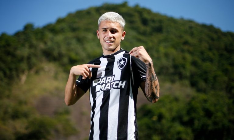 Botafogo anuncia contratação do uruguaio Diego Hernández