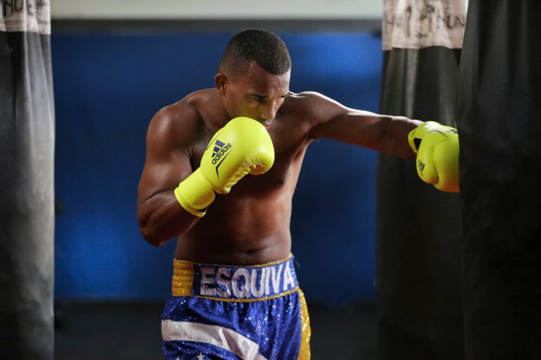 Após quase abandonar o boxe, Esquiva disputa título mundial dos médios