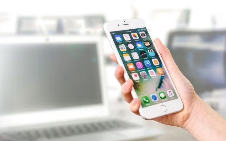 Apple lança atualização para iPhone que corrige falha de segurança. Entenda