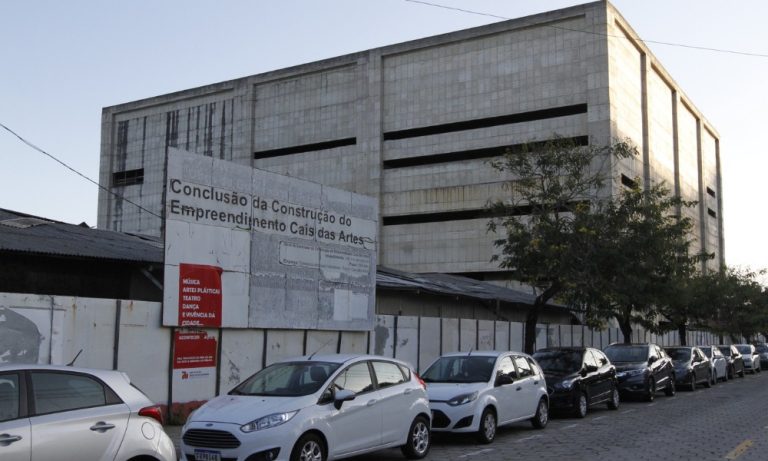 Artistas comemoram acordo para obra do Cais das Artes
