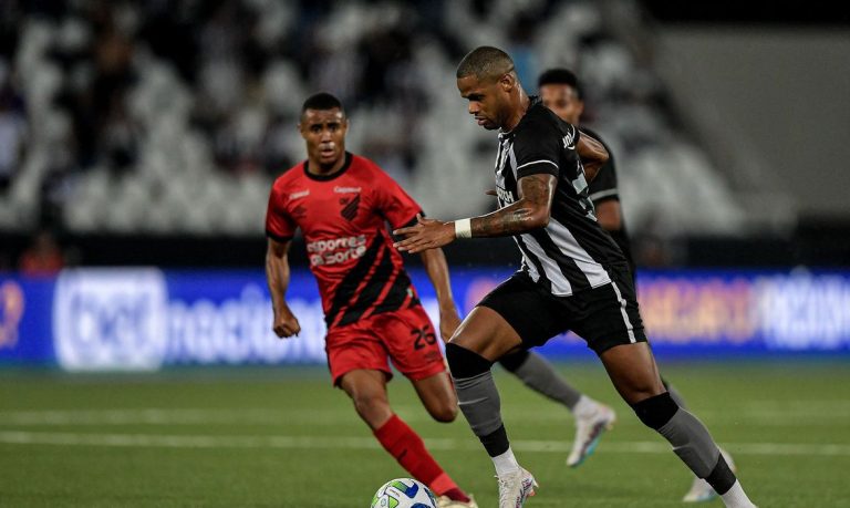 Athletico-PR recebe Botafogo, líder do Brasileirão, em jogo neste sábado