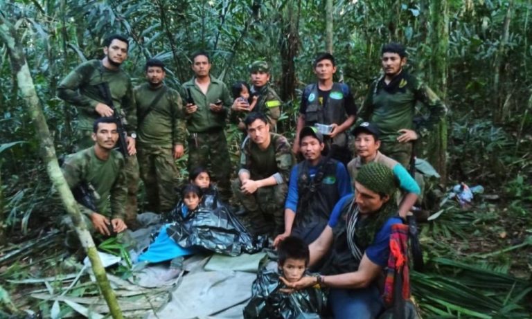 Bebê resgatado completou 1 ano na selva da Colômbia