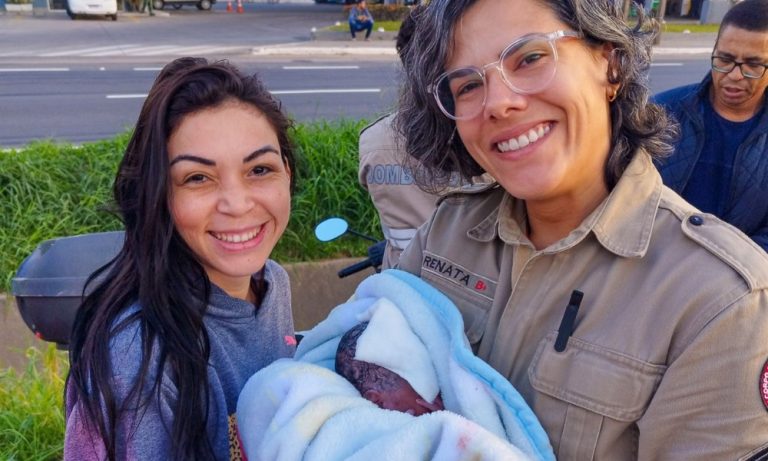 Bebê “tem pressa para nascer” e parto é feito em rodovia do ES