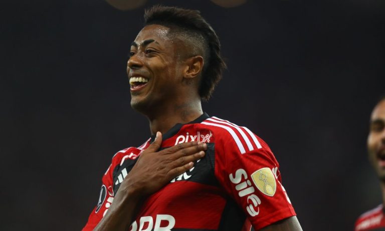 Bruno Henrique dá show, Flamengo goleia Aucas e passa em 2º na Libertadores