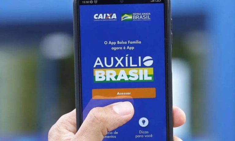 Caixa investigada por barrar saída de clientes