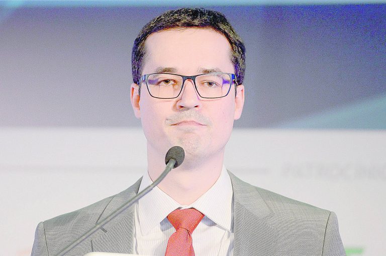Câmara confirma decisão do TSE e declara perda de mandato de Deltan