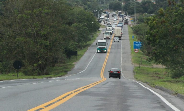 Casagrande envia pedido para que o Governo Lula ajude em 14 obras no ES
