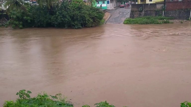 Chuvas trazem risco de inundações em Pernambuco