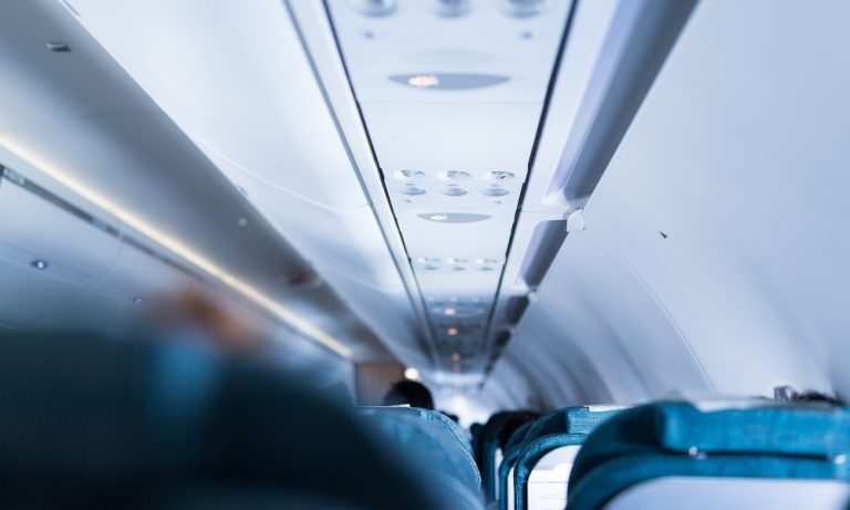 Criança de 11 anos morre em voo da Turquia para os EUA