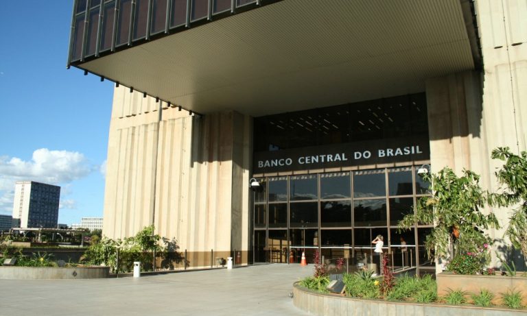 Dinheiro esquecido por clientes em bancos chega a R$ 7 bilhões