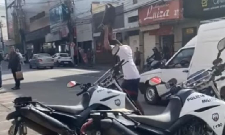 Dupla quebra moto após abordagem da PM em Cachoeiro de Itapemirim
