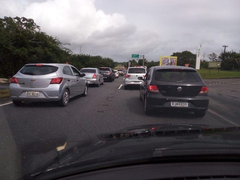 É preciso paciência para encarar a BR-232 rumo a Caruaru nesta sexta