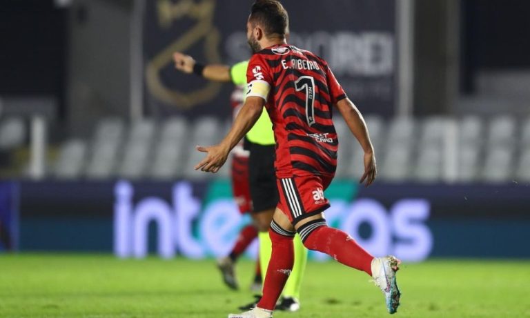 Flamengo bate o Santos em jogo com três gols em 12 minutos e sobe na tabela