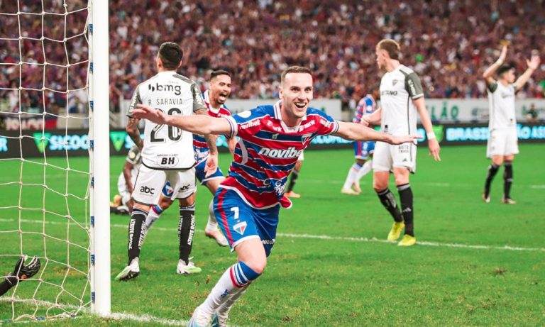 Fortaleza vence Atlético-MG em segundo jogo de Felipão e cola no G4