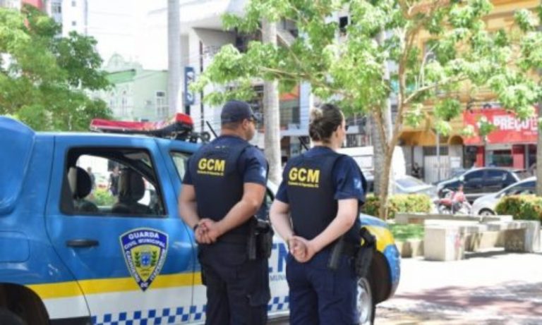 Homem é preso após agredir ex-mulher e ex-sogro na frente dos filhos no ES